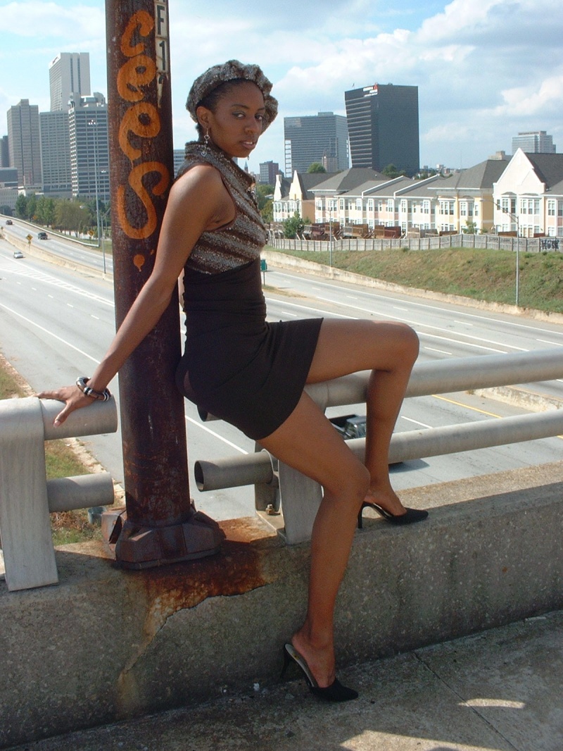 Female model photo shoot of Nichelle Ward in Downtown Atlanta