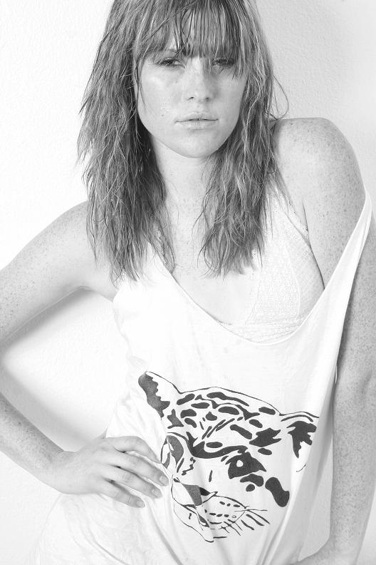Female model photo shoot of Paisley Jane by Saw Photographer