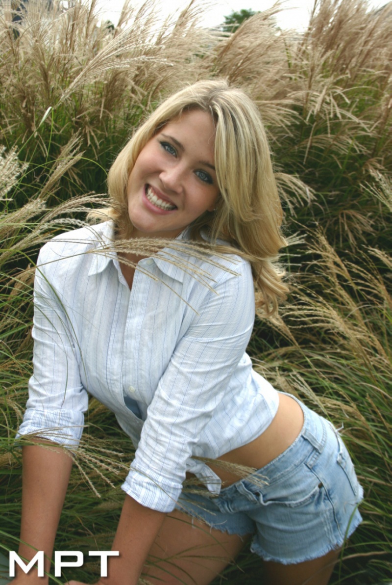 Female model photo shoot of StevieShae by MPT Photographics in Gettysvue, Knoxville, TN