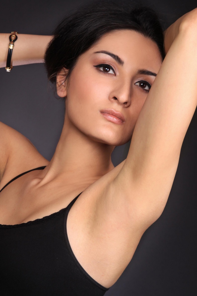 Female model photo shoot of Amali_84