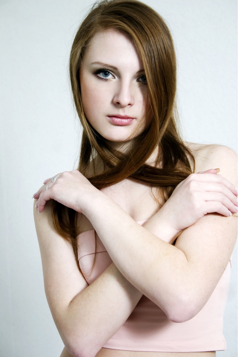 Female model photo shoot of Nellysun