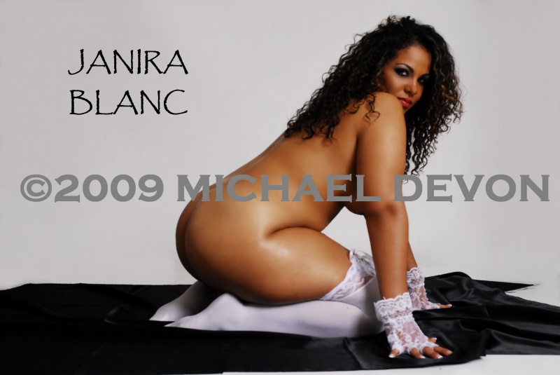 Female model photo shoot of JANIRA BLANC