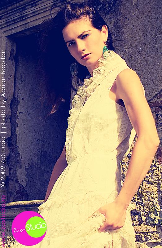 Female model photo shoot of Daria_asd