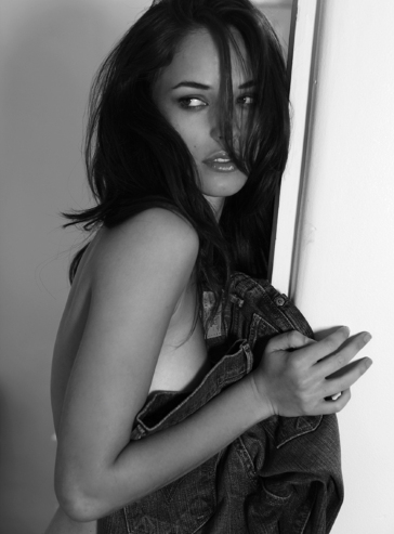Female model photo shoot of Alexis Merizalde