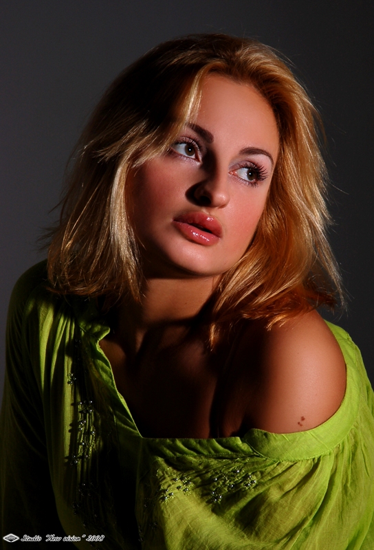 Female model photo shoot of Oksana1