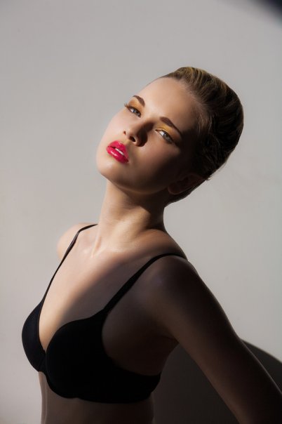 Female model photo shoot of AngelaArnold in California