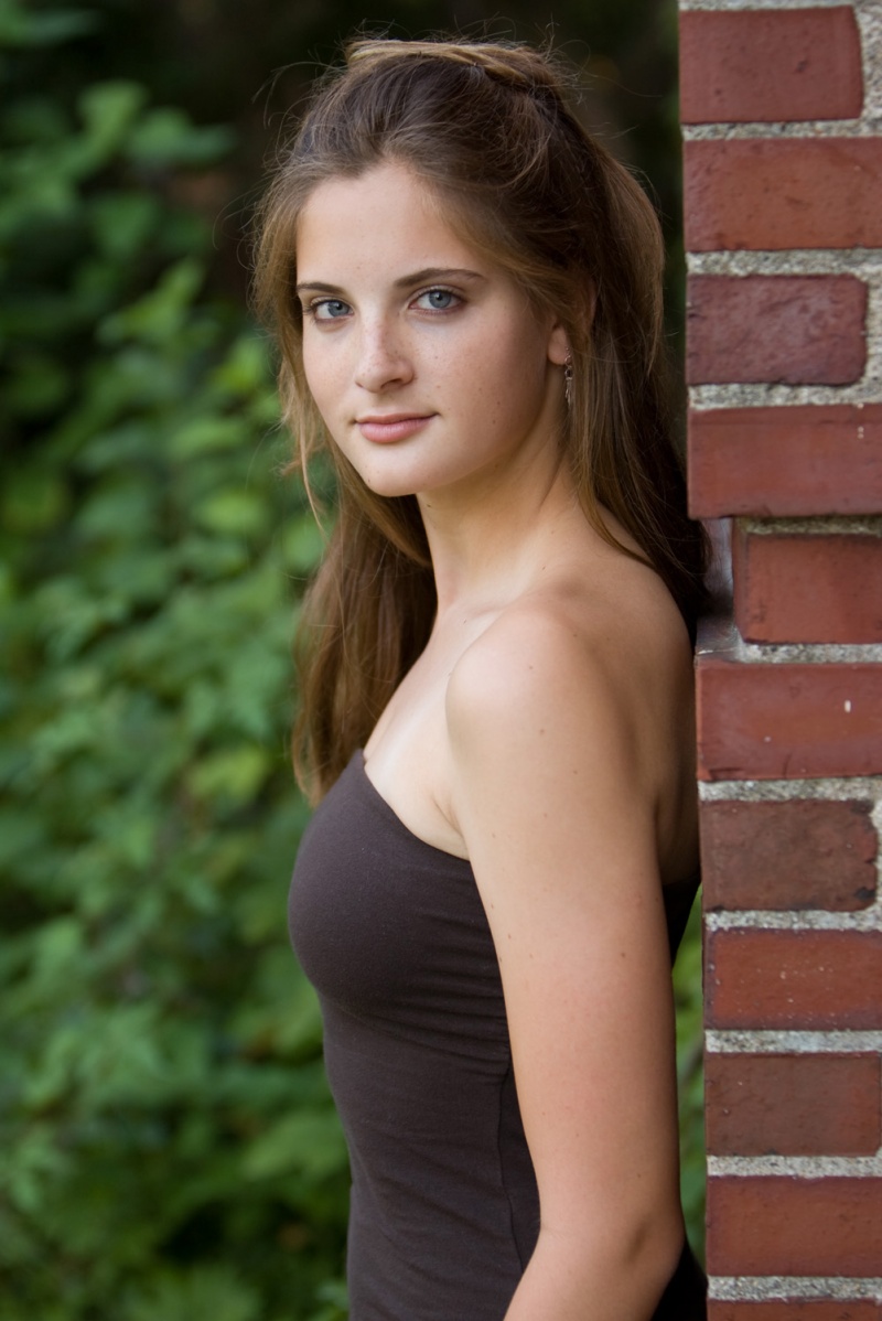 Female model photo shoot of Roxi Bartlett