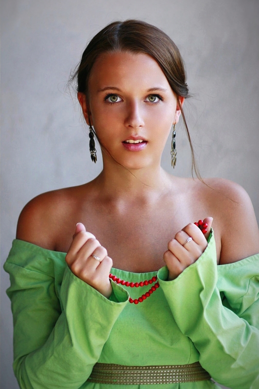 Female model photo shoot of Suelin