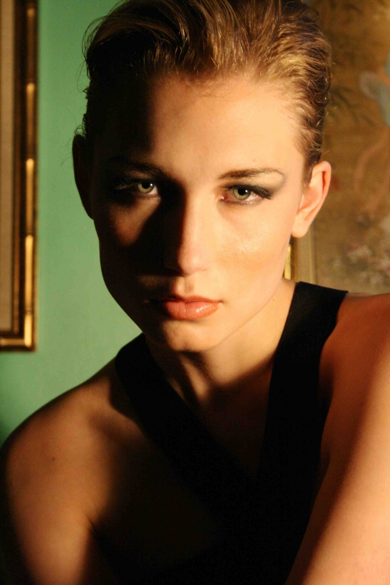 Female model photo shoot of Fiona May