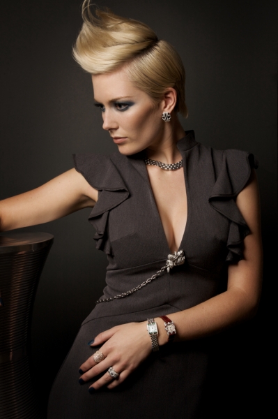 Female model photo shoot of Erin McIntyre in culver city studio