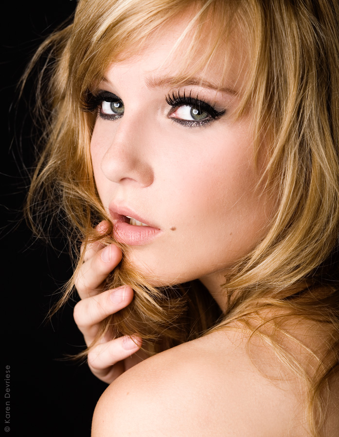 Female model photo shoot of Karen Devriese