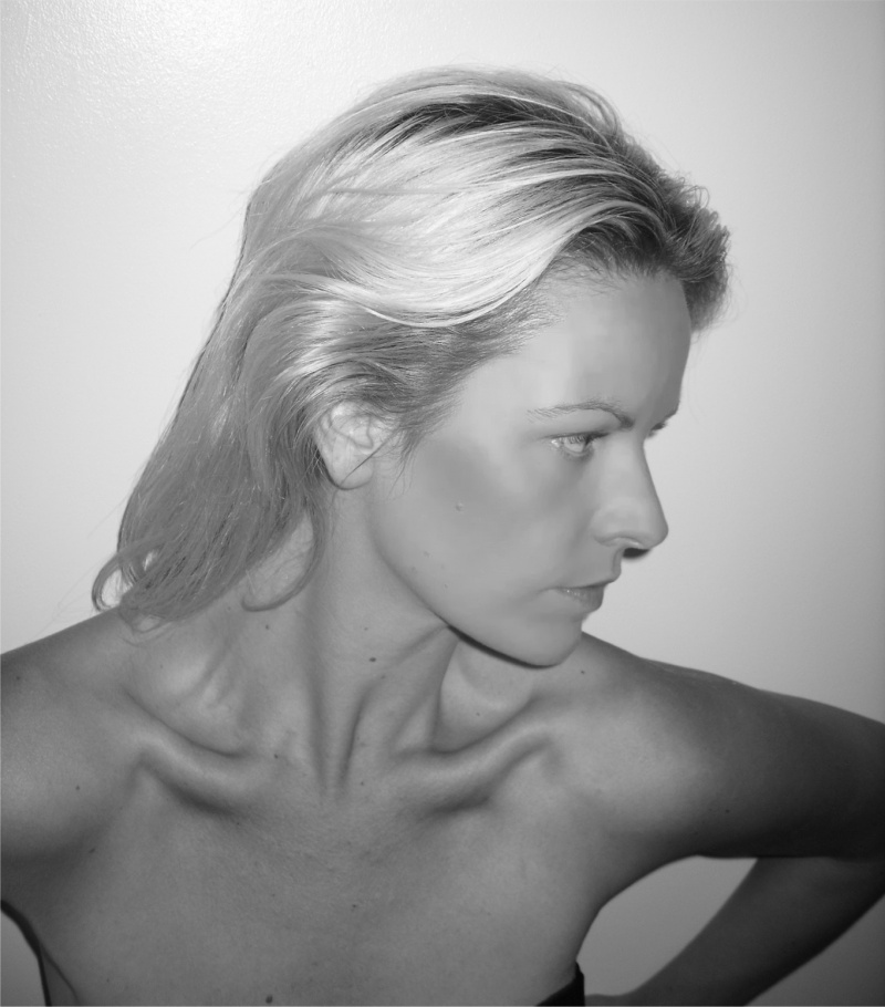 Female model photo shoot of Yohanna Klijn