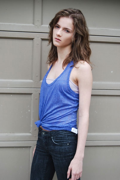 Female model photo shoot of Taylor Drury