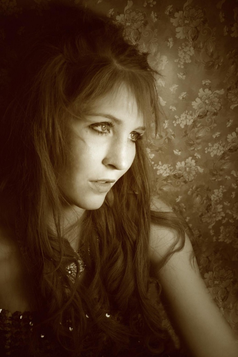 Female model photo shoot of Elle Byrd by ChelseaAnneImages