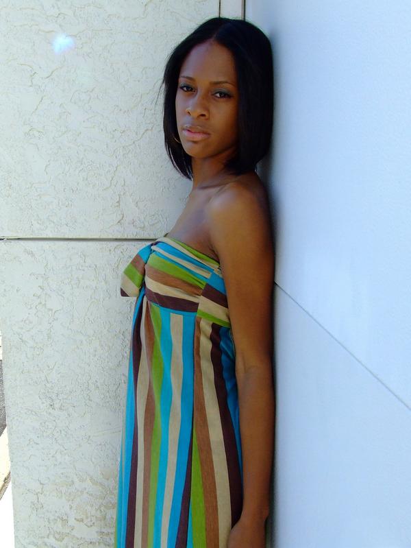 Female model photo shoot of Harlem Robinson