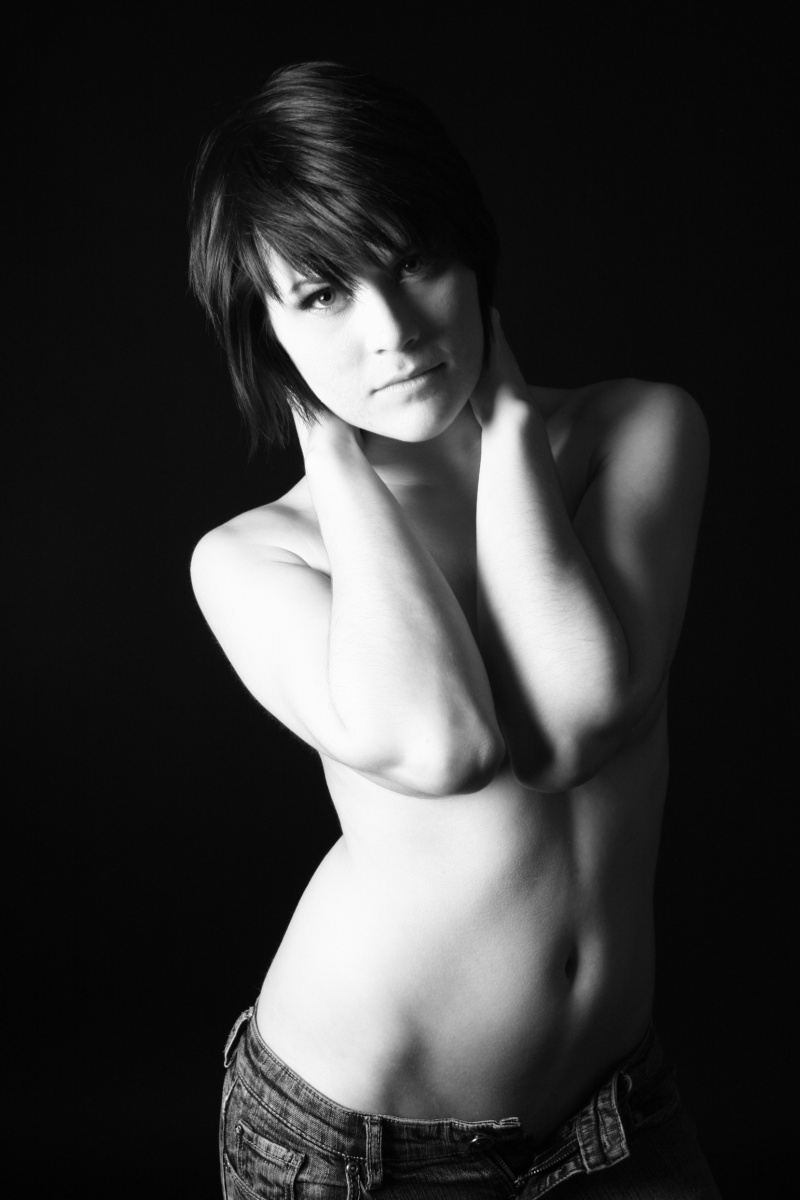 Female model photo shoot of catherine london by dfghjk
