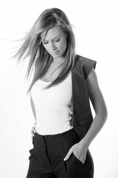 Female model photo shoot of Rachel Moss