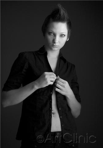 Female model photo shoot of Daviniti