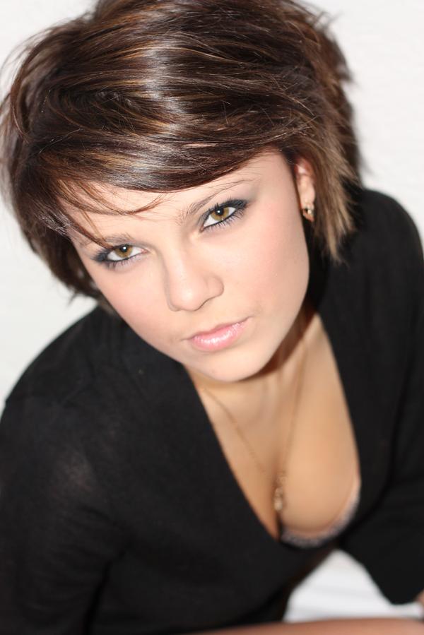 Female model photo shoot of Katherin09