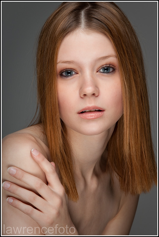 Female model photo shoot of ellie-mua in Toronto