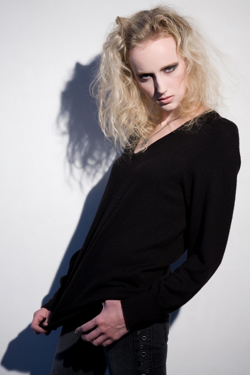 Female model photo shoot of joli3n, makeup by Linsey van Vlijmen