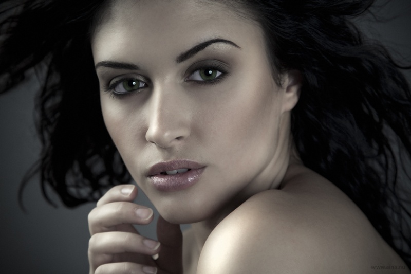 Female model photo shoot of Colibri Make Up