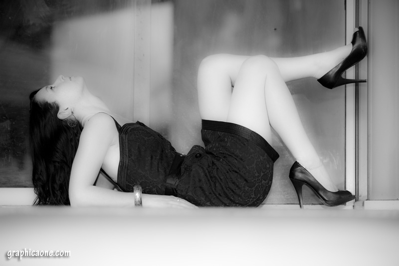Female model photo shoot of Emma Hawkins by Robin_B