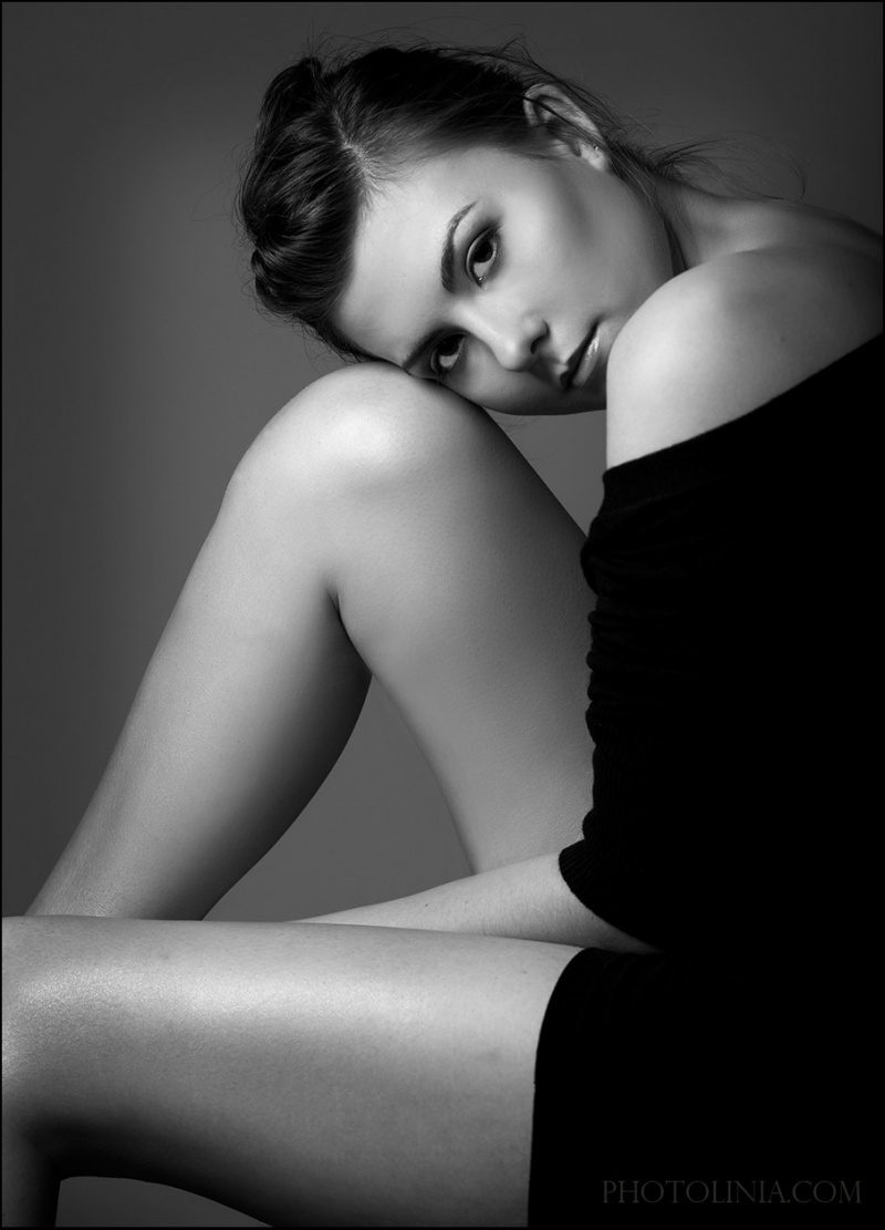 Female model photo shoot of Photolinia, makeup by Tatyana Laisa