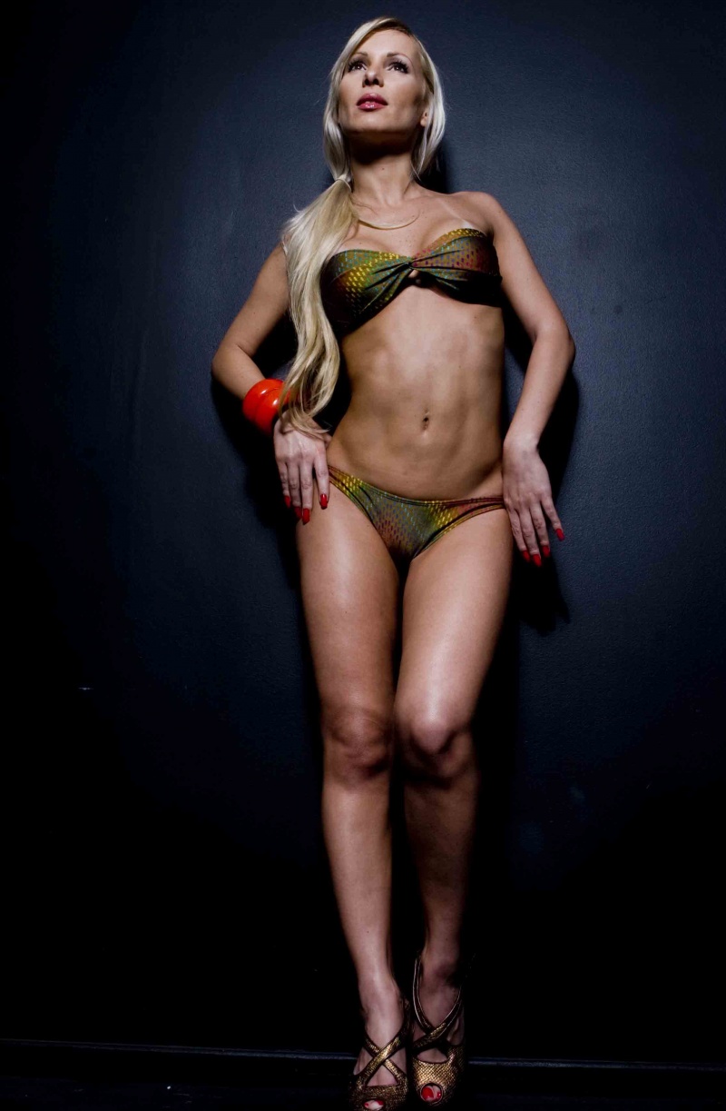Female model photo shoot of Giana V in Brasil