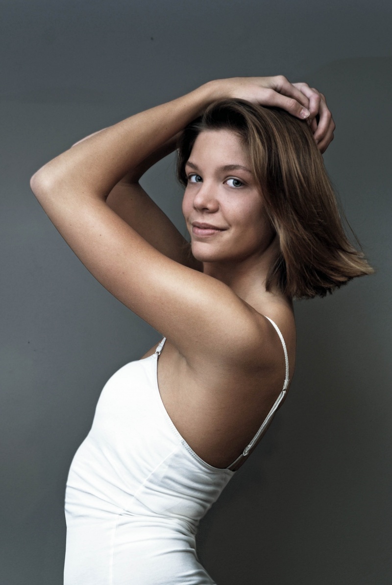 Female model photo shoot of linley seip