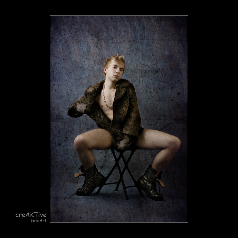 Male model photo shoot of creAKTive