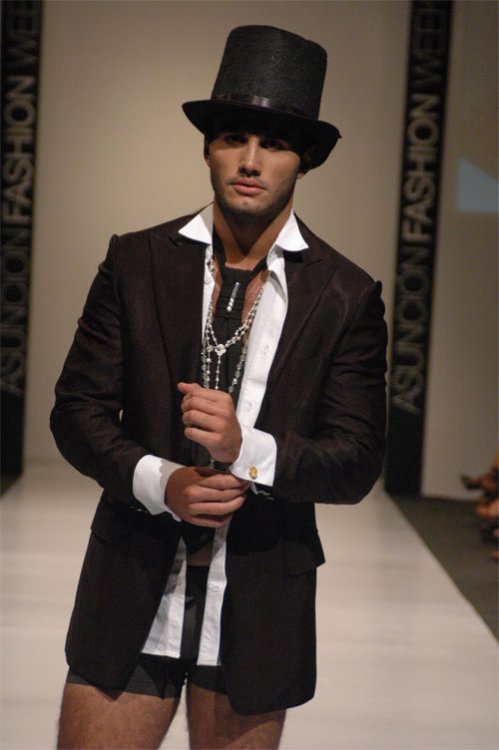 Male model photo shoot of Gaston Rubinetti in Asuncion