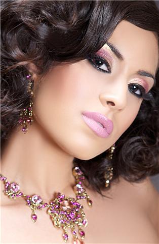 Female model photo shoot of Kaniz Ali Make Up