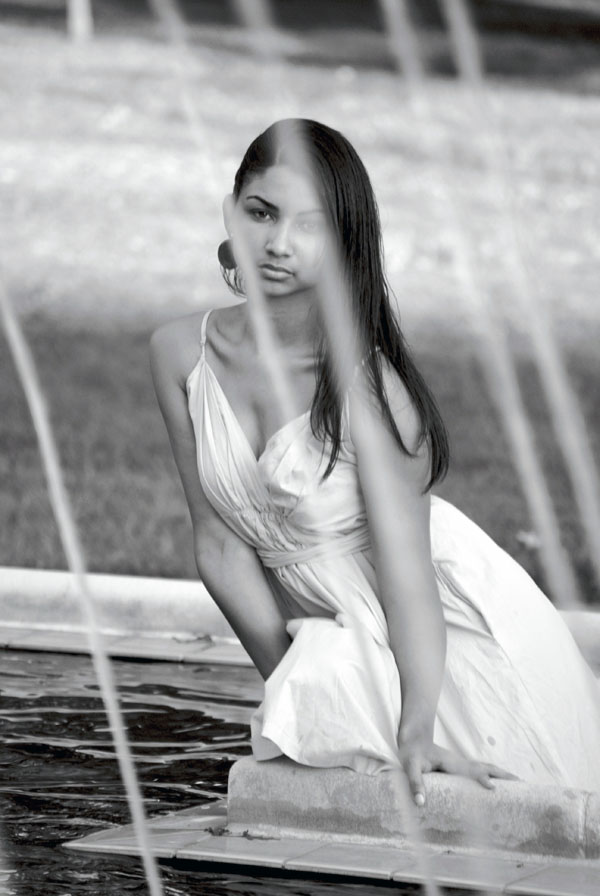 Female model photo shoot of Alexandria Harris