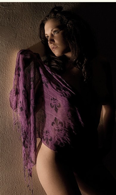 Female model photo shoot of Vinni Valencia