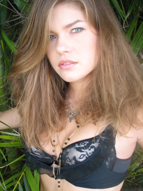 Female model photo shoot of Lara Marenco