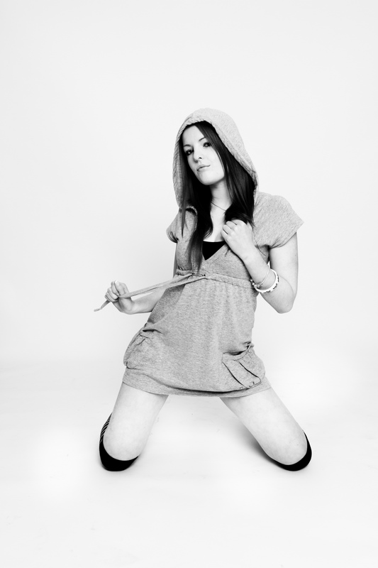 Female model photo shoot of Rachel Nicol by Szmytke