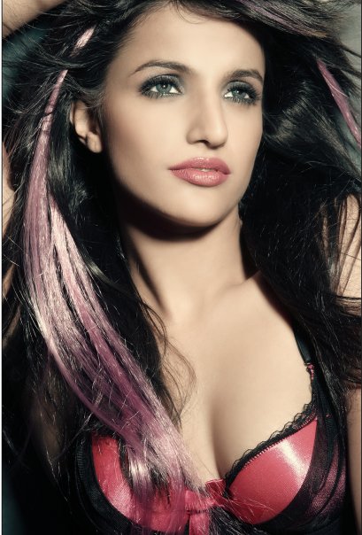 Female model photo shoot of divya puri