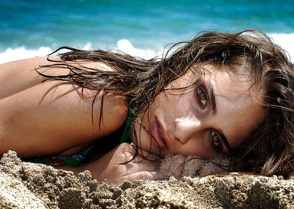 Female model photo shoot of Elizabeth Ruiz in Miami Beach