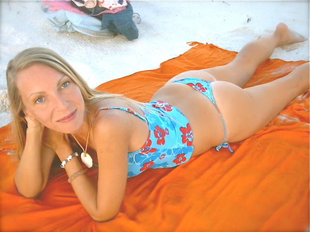 Female model photo shoot of vanesa botner in mexican caribe