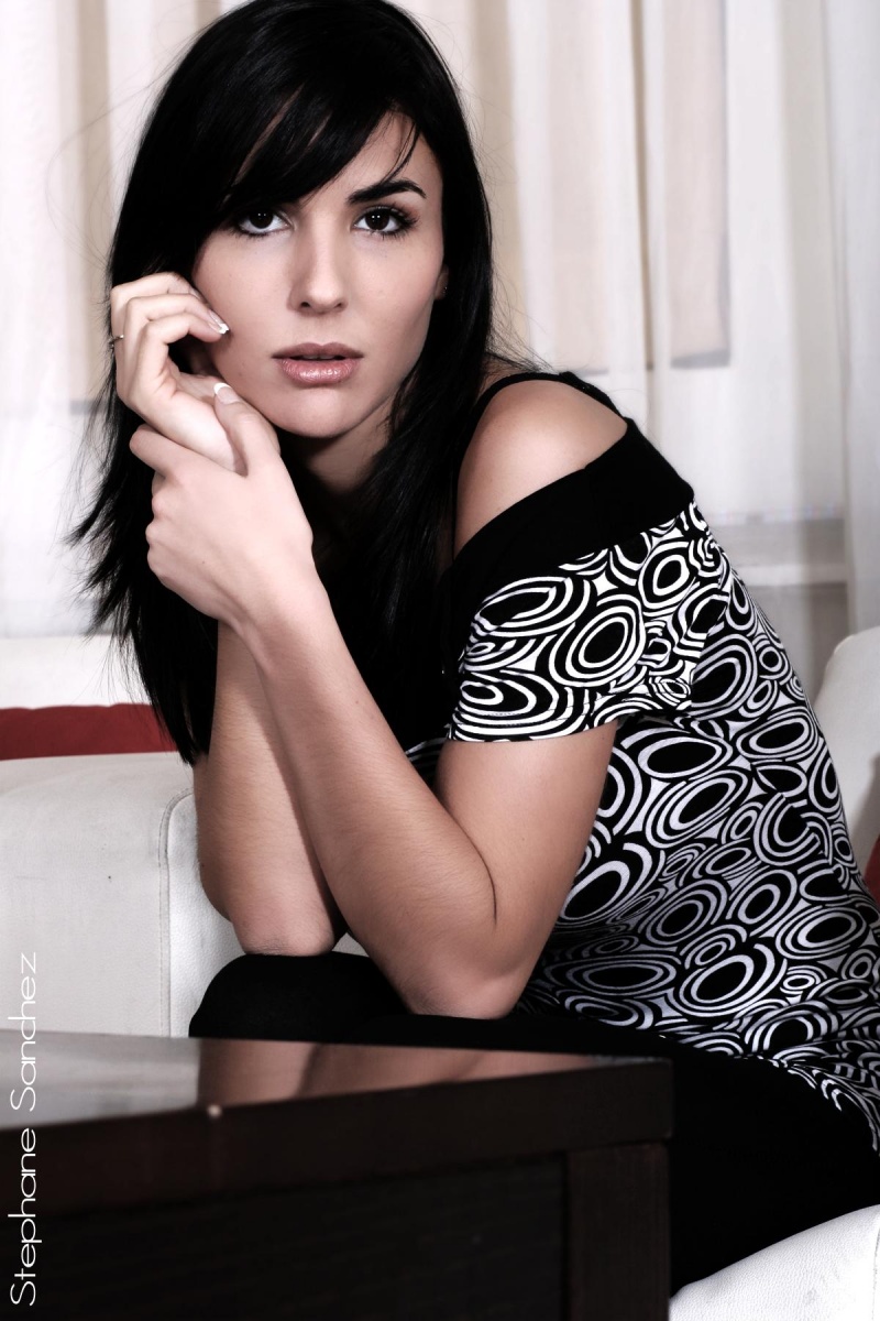 Female model photo shoot of FlorindaModel