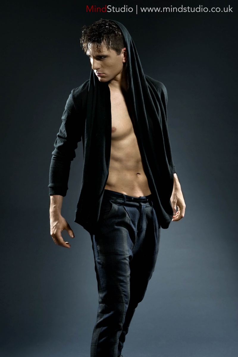 Male model photo shoot of Mikael Angesjo
