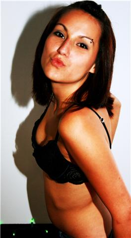 Female model photo shoot of Nina Mendez
