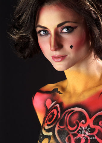 Female model photo shoot of Gia Link, makeup by Edvina, body painted by Anastasia Durasova