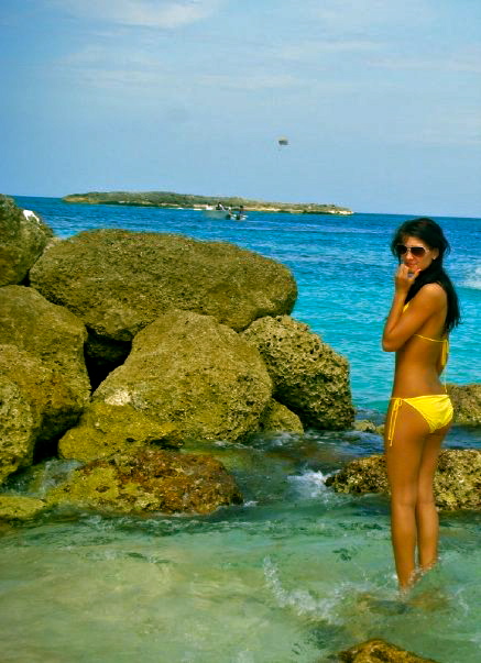 Female model photo shoot of Desiree Marchetti in Atlantis, Bahamas