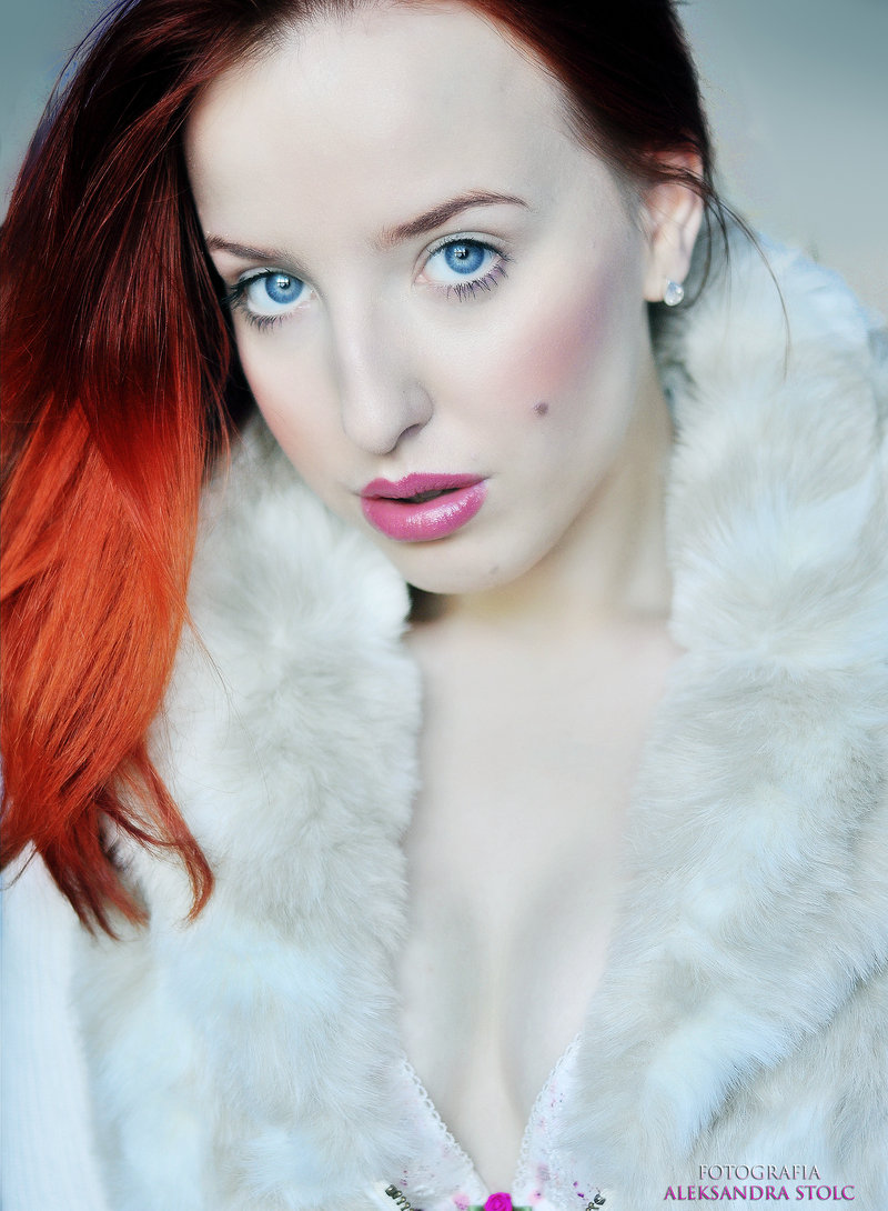 Female model photo shoot of Aleksandra Stolc