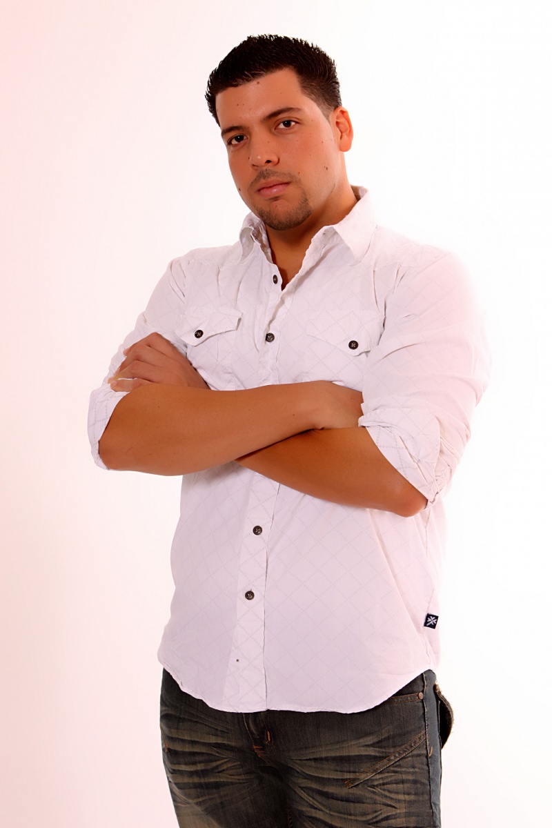 Male model photo shoot of Ricardo El Salserito