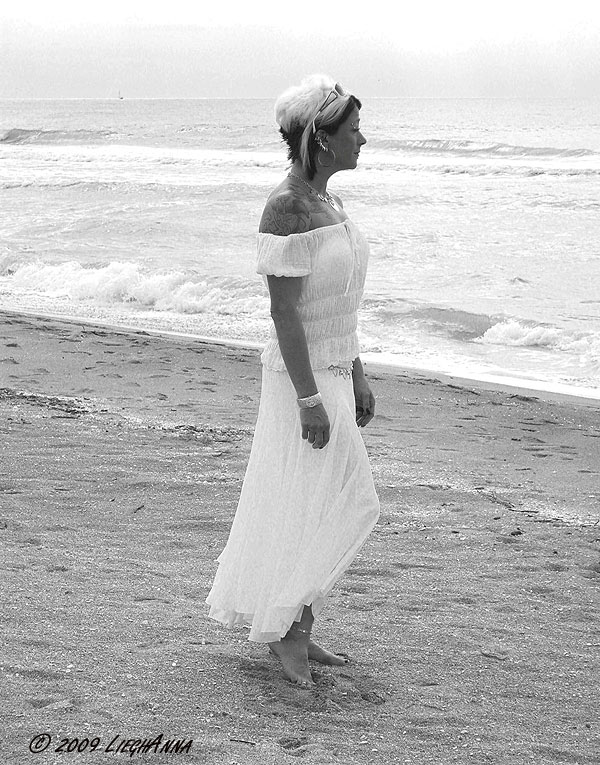Female model photo shoot of LieghAnna in Venice Beach, Fl
