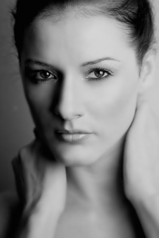 Female model photo shoot of Leonela Waltrick by Sunny Studio