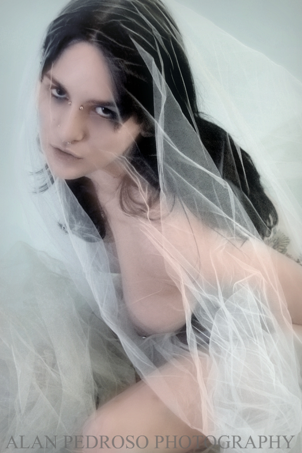 Female model photo shoot of Sasha Matryoshka  by Alan Pedroso